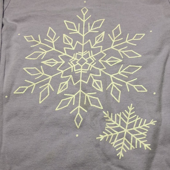 🍁 5/$15 4T Long Sleeve Purple Snowflake Shirt by Cat & Jack - Picture 2 of 4